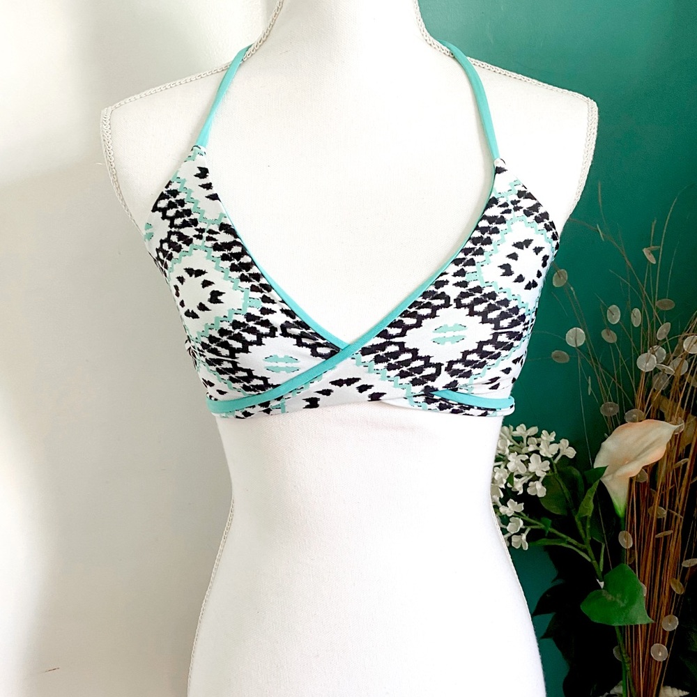 Bettinis Ellie Wrap Swimsuit Bikini Top M